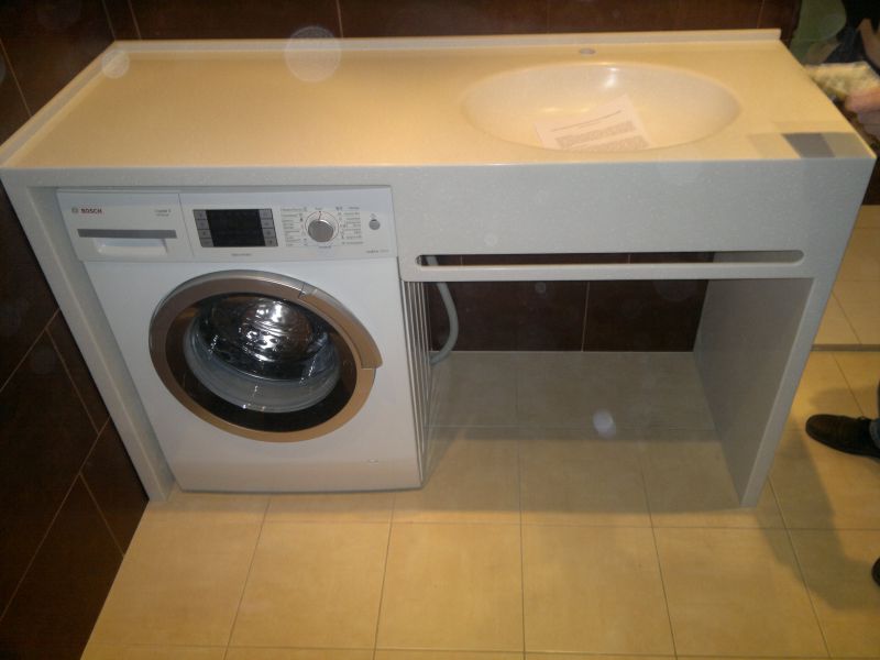 Стойка для стиральной машины с мойкой из камня и полотенцедержателем