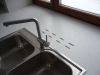 Подоконник из искусственного камня в один уровень с каменной столешницей и проточками для выхода теплого воздуха